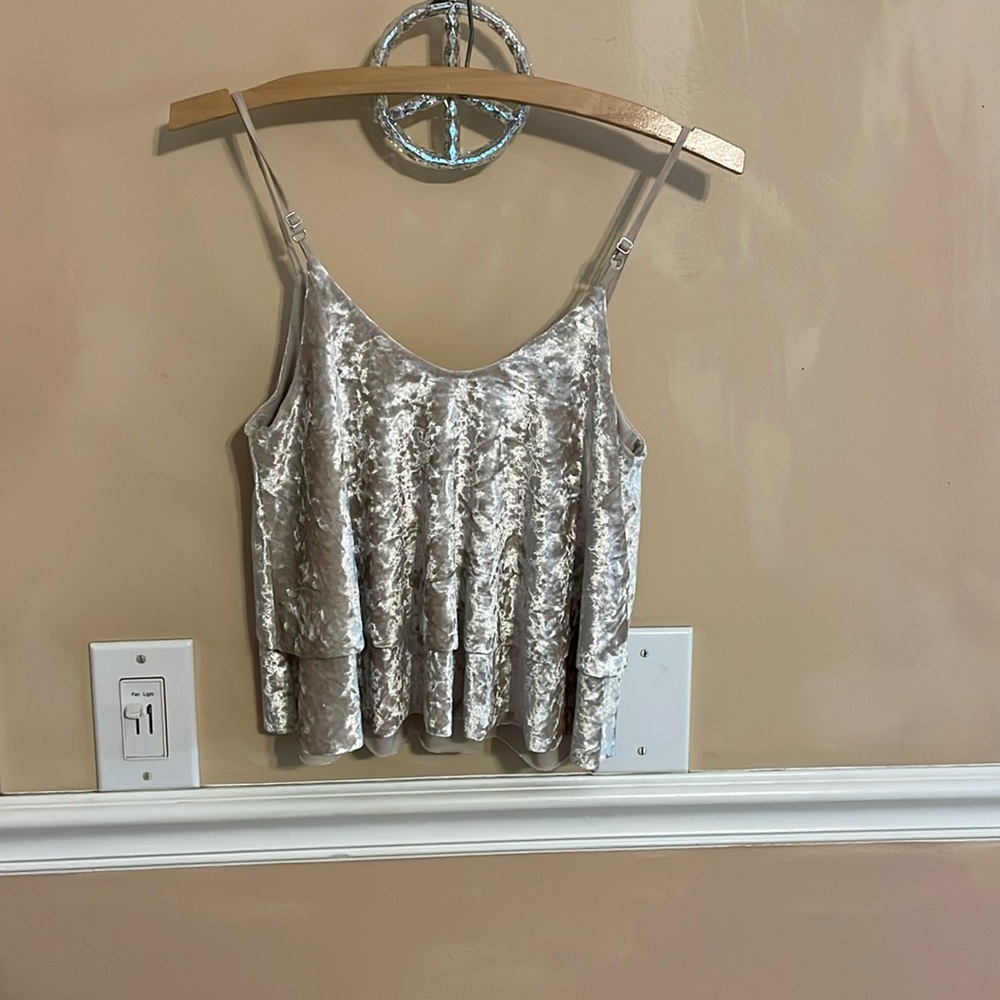 Madison and Berkeley creamy tan crushed velvet  Crop Camisole - Picture 2 of 5